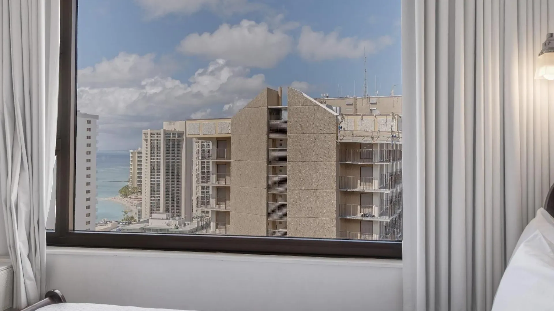 Apartamento Just Remodeled Ocean View Waikiki Banyan Penthouse! Free Parking! Honolulu