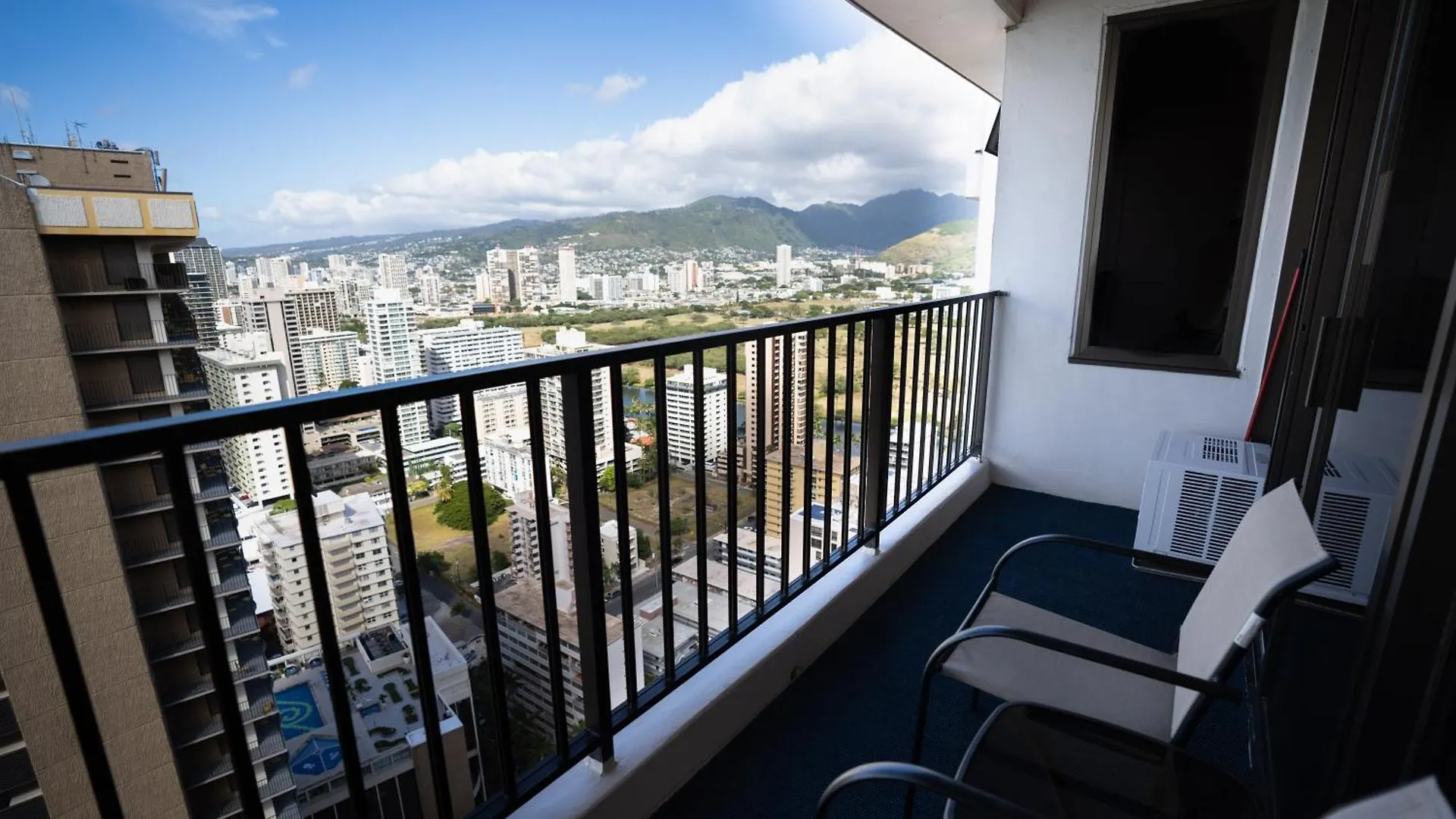 Just Remodeled Ocean View Waikiki Banyan Penthouse! Free Parking! Apartment Honolulu United States