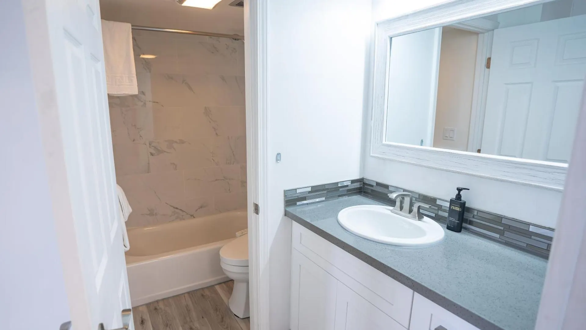 Just Remodeled Ocean View Waikiki Banyan Penthouse! Free Parking! Apartment Honolulu