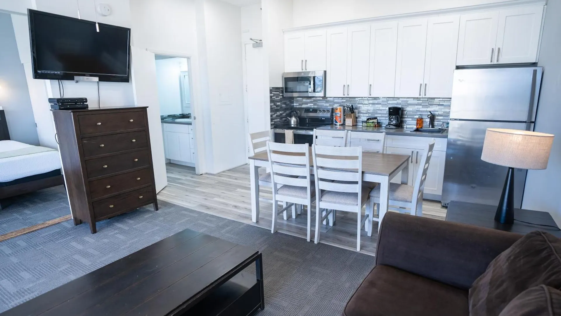 Just Remodeled Ocean View Waikiki Banyan Penthouse! Free Parking! Apartment Honolulu