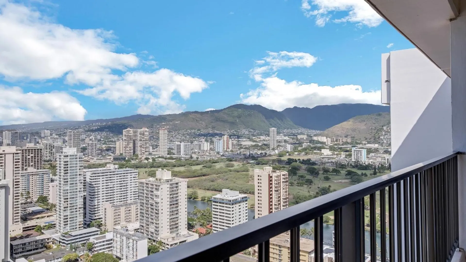 Just Remodeled Ocean View Waikiki Banyan Penthouse! Free Parking! Apartment Honolulu