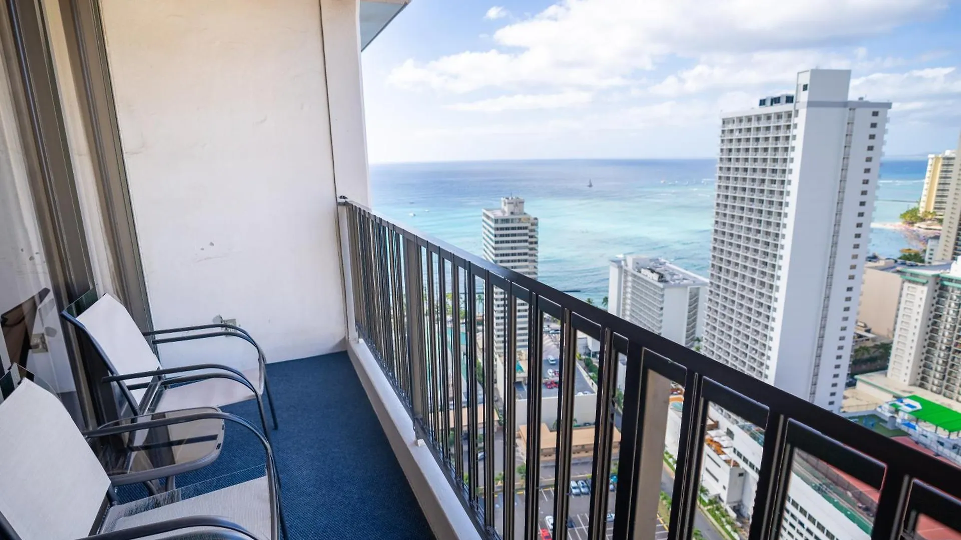 Just Remodeled Ocean View Waikiki Banyan Penthouse! Free Parking! Apartment Honolulu