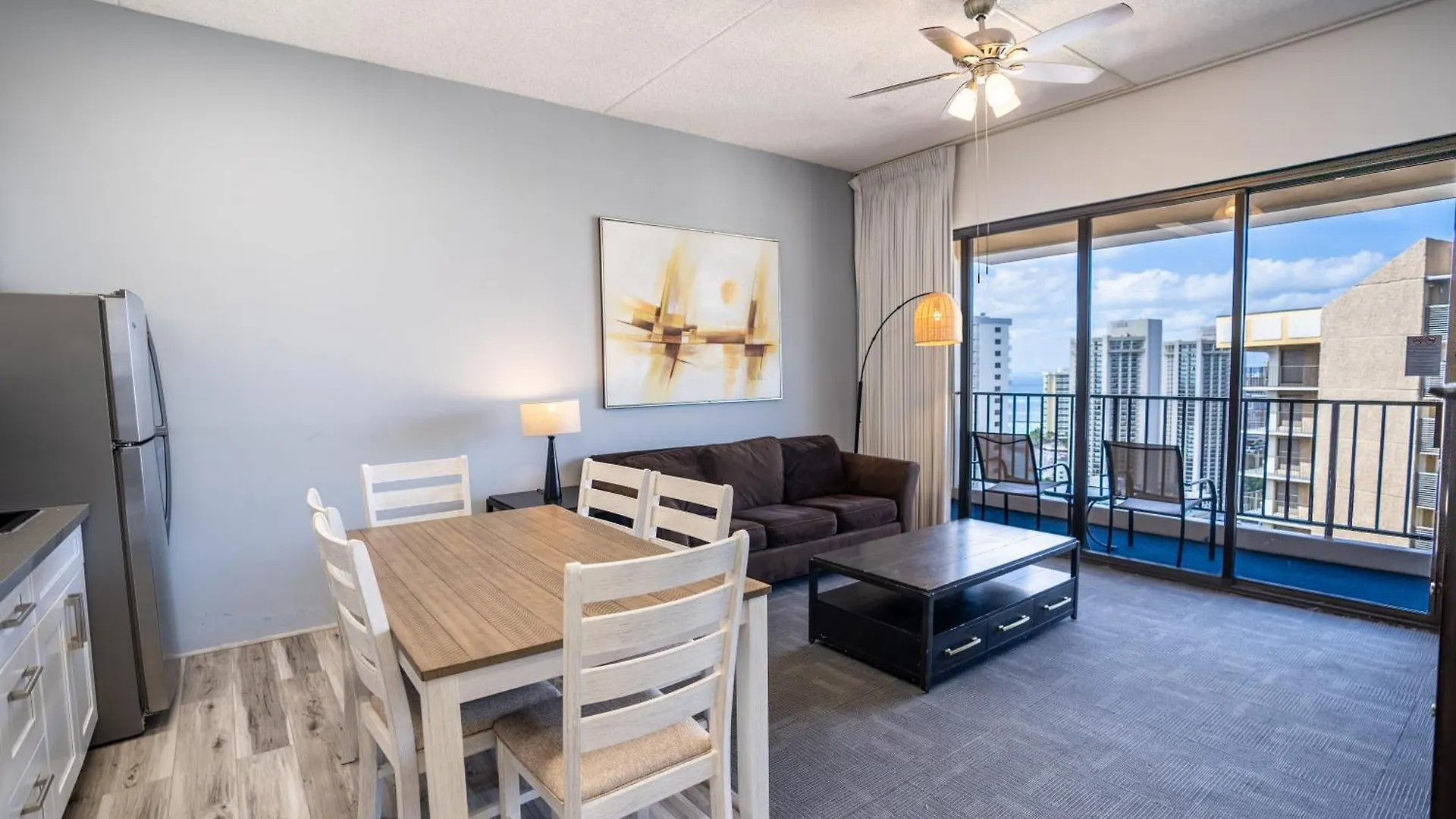 Just Remodeled Ocean View Waikiki Banyan Penthouse! Free Parking! Apartment Honolulu